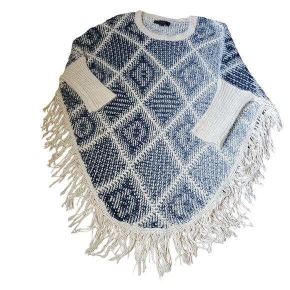 Blue & Cream Poncho with Sleeves Fringed Hem, Graduating Shades of Blue Size S/M - Picture 4 of 6